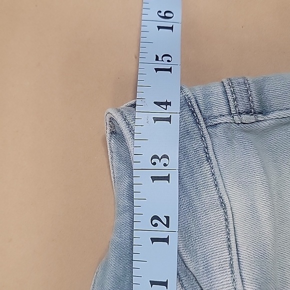Vigoss, Size 28, Thompson Tomboy Jeans, Light Wash, Gently Used Condition. - Picture 4 of 14